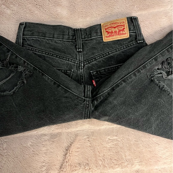 LEVI’S High Waisted Mom Jeans Black Distressed Size 26 - Picture 16 of 16
